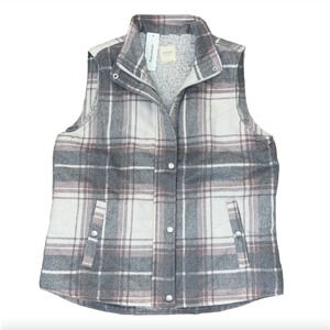 NWT Francesca's Harper Heritage Grey, Pink & Ivory Buffalo Plaid/Sherpa Vest